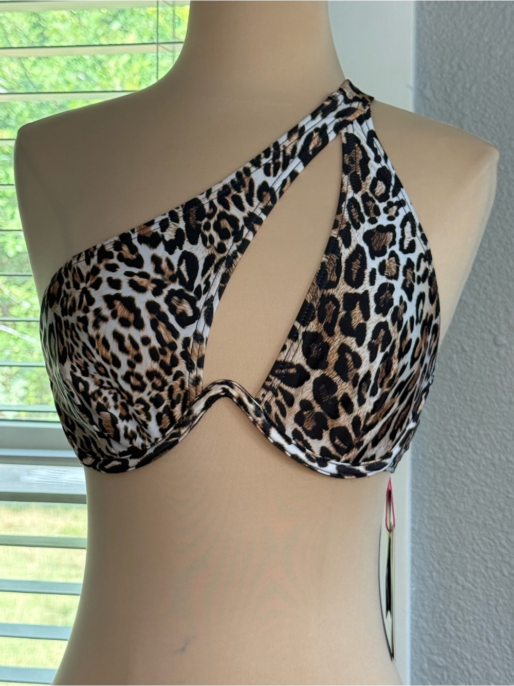 NWT One-Shoulder Leopard Print Bikini Top Cut out Size 6